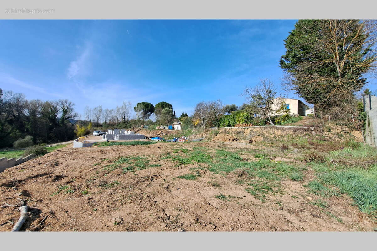 Terrain à VILLECROZE