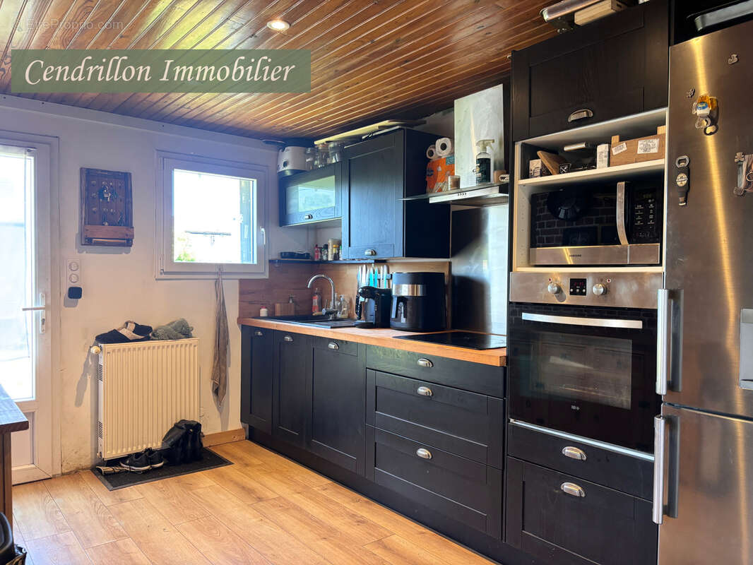 Maison 60m2. rénovée, avec jardin et dépendance. - photo 3