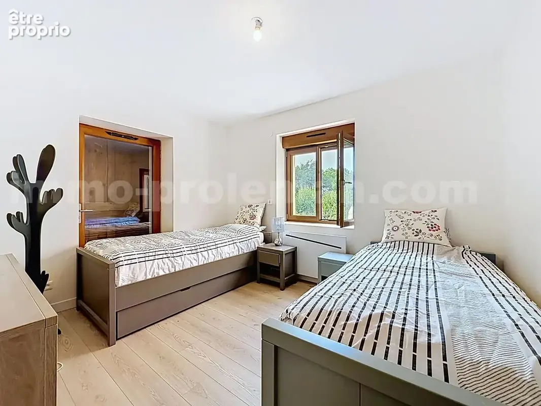 Appartement_T4_Annemasse_belle_superficie_proximitée_frontière_Suisse_tram_Ceva_direction_GENEVE_Frontaliers_Cuisine_Séjour_Chambre_1_