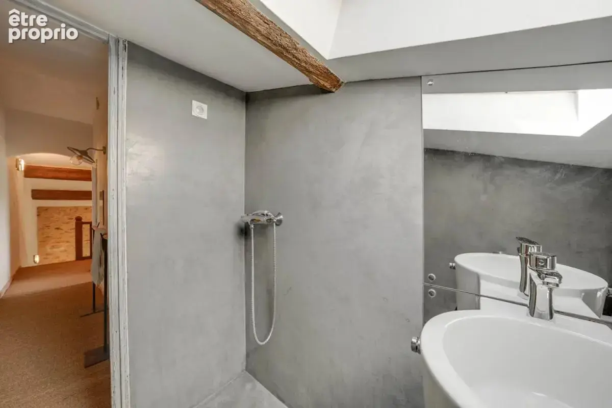 Propriété provençale rénovée avec dépendances 300 m² habitables sur 1,7 hectare - photo 10