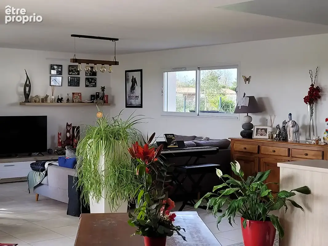 LANDRAIS 10 min de SURGERES - maison de 2018 plain pied de 130 m² de type 5 - garage - terrain - piscine - photo 9