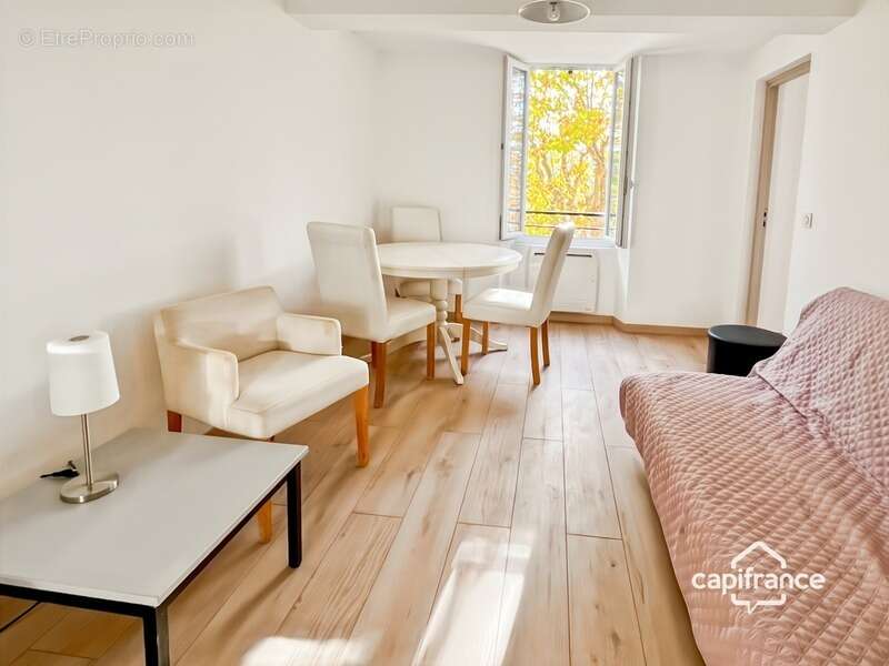 Appartement à BAGNOLS-EN-FORET
