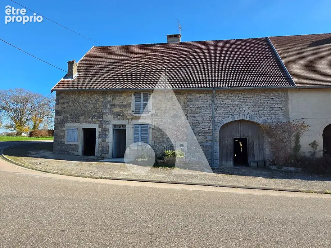Maison appartement à réhabiliter - jardin - stationnements - cave - remise - St Germain les Arlay - photo 10