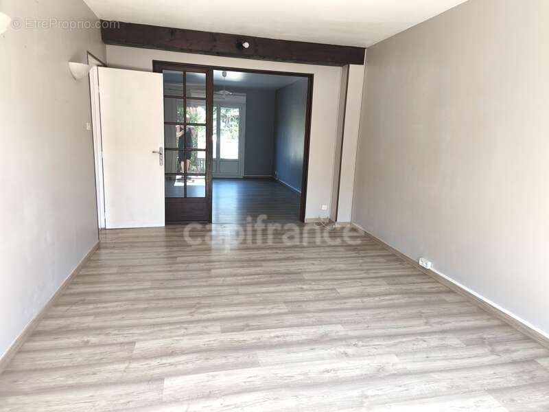 Maison d'environ 104m² avec 4 chambres et garage sur terrain arbore - photo 3