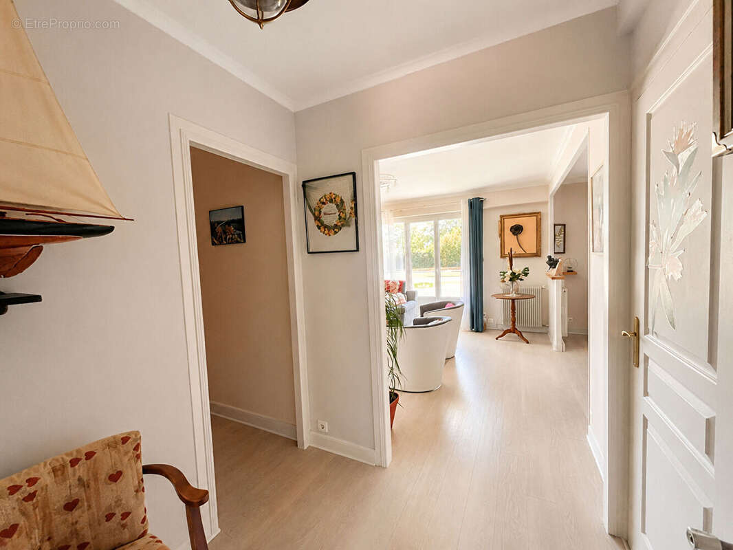 A VENDRE - AGENCE GIBOIRE NANTES - Rezé - Appartement 4 pièces avec cave et box - photo 6