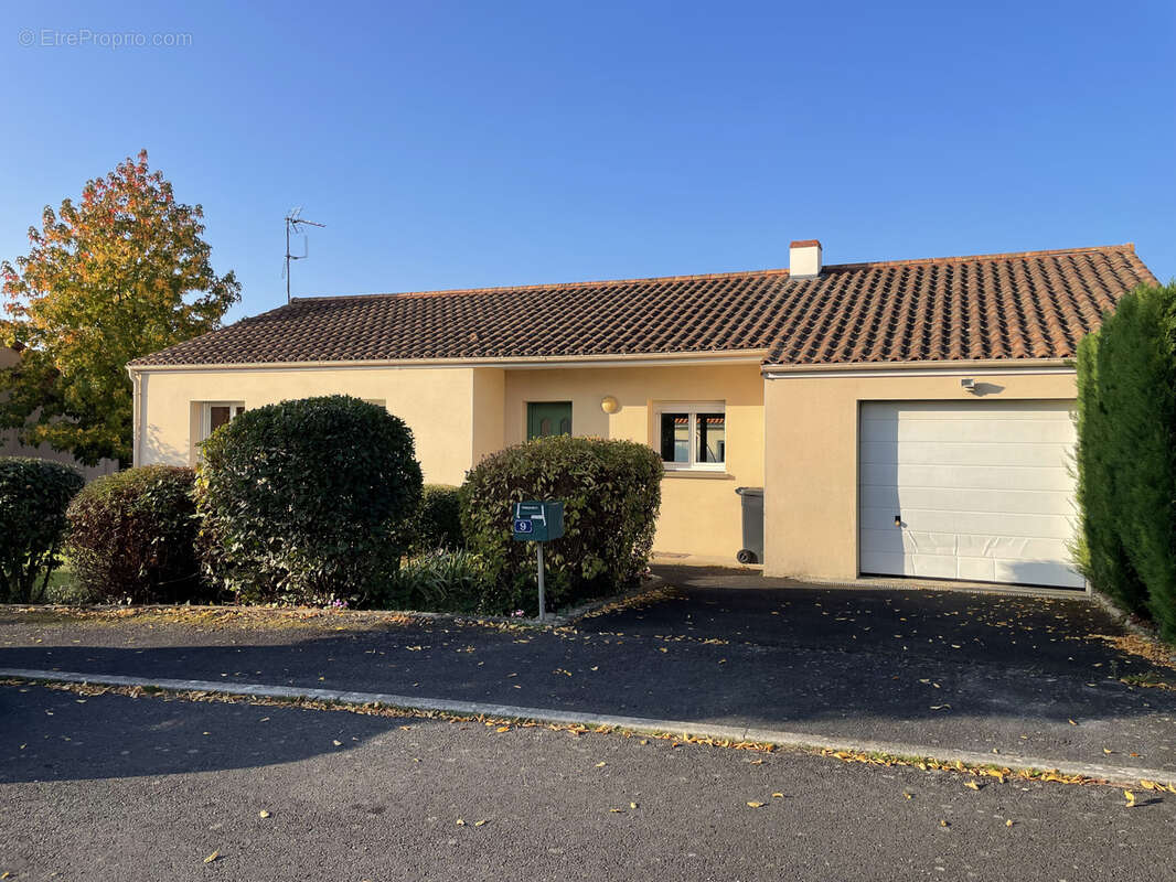 Maison à MONTREVAULT