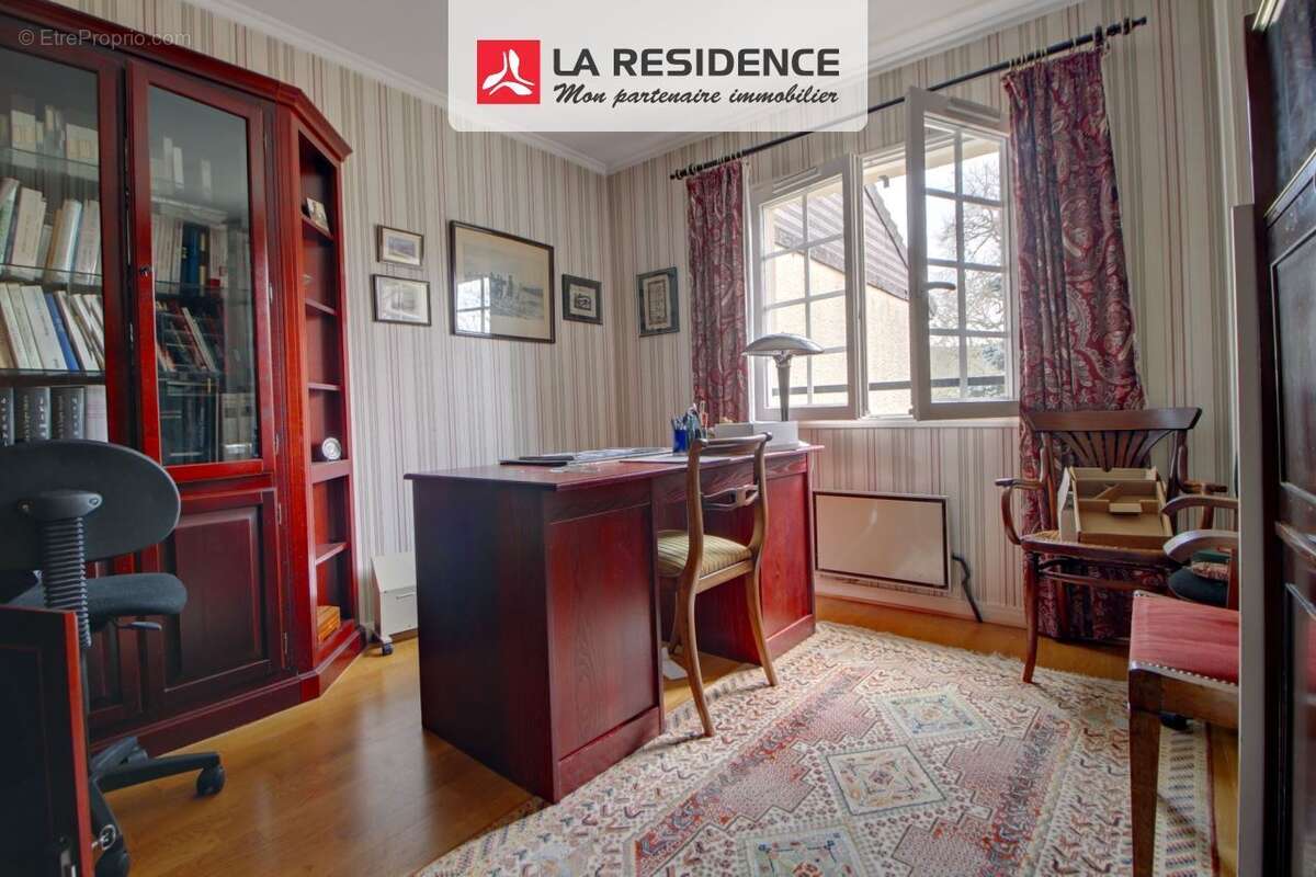 Maison à LES CLAYES-SOUS-BOIS