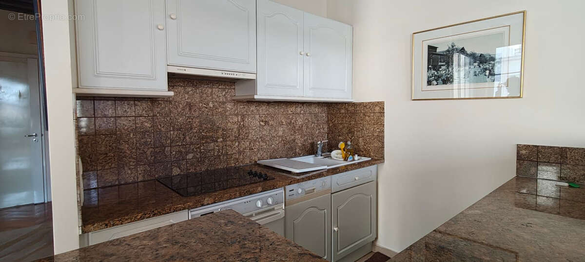 Appartement à PARIS-1E