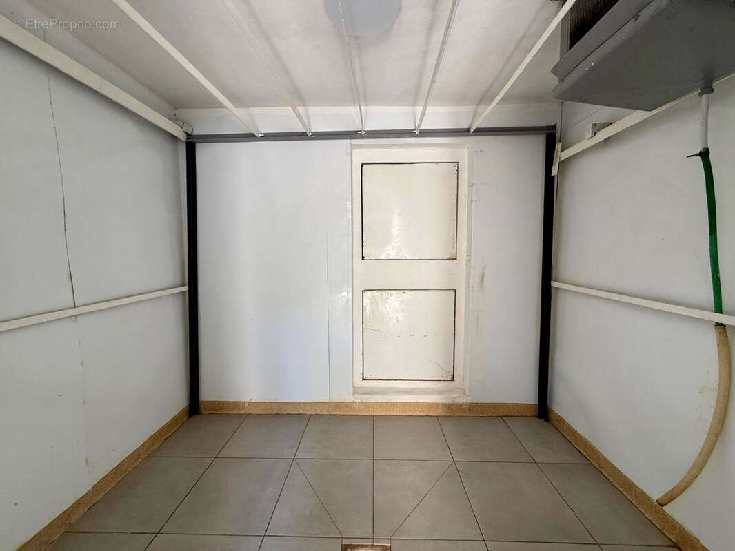 A vendre - Local commercial équipé pour boucherie avec chambre froide - photo 4