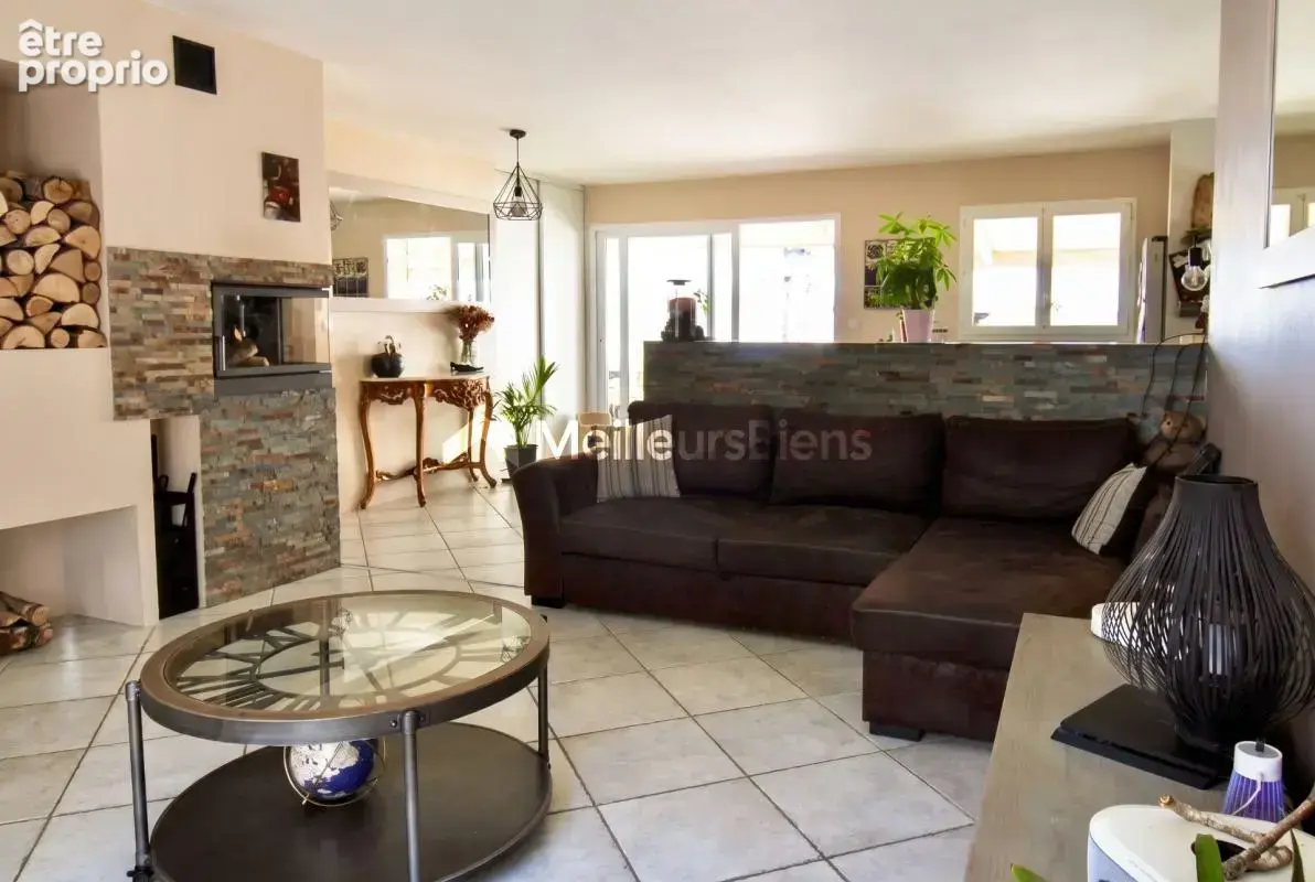 Maison de plain-pied 175 m2 avec piscine et dépendances - photo 2