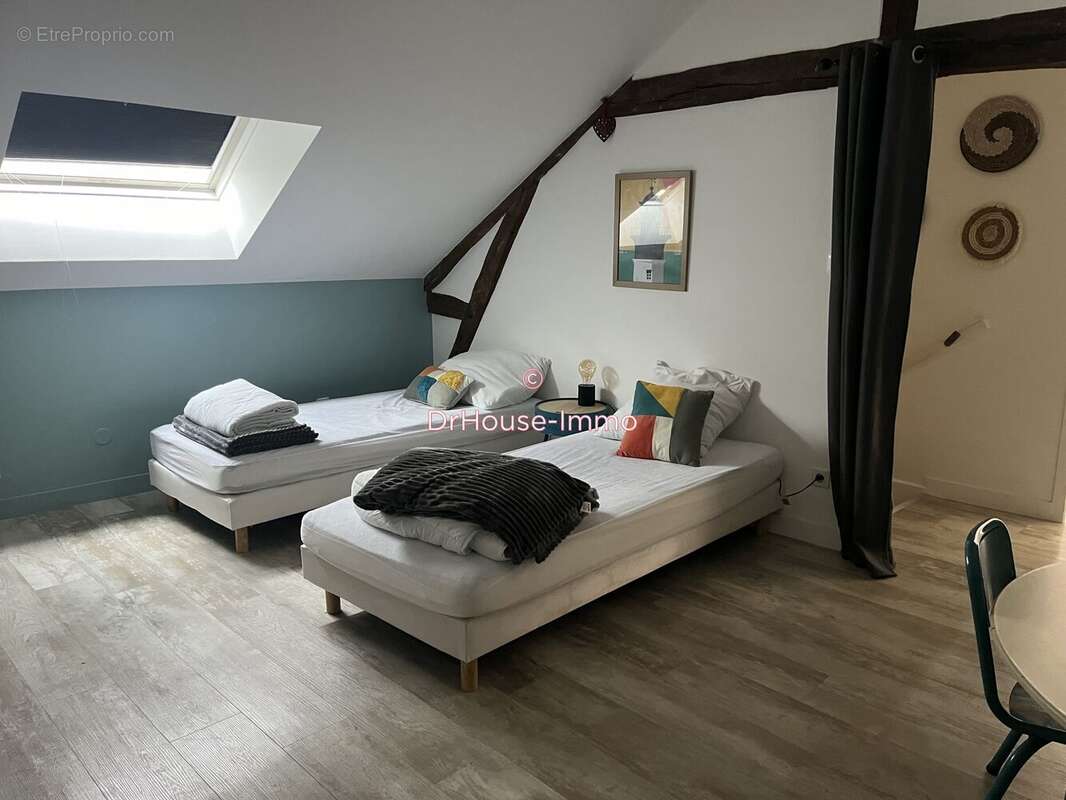 Maison à OYRE