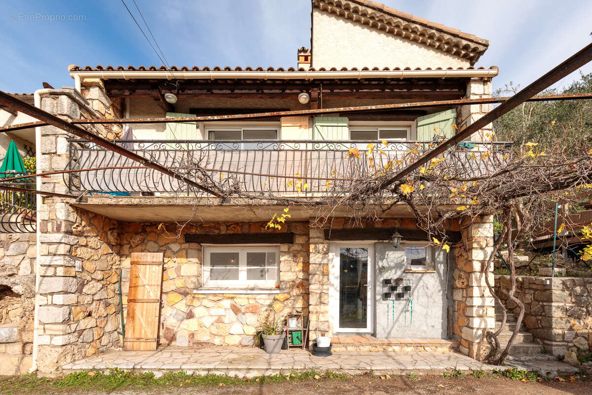 Maison à BAGNOLS-EN-FORET