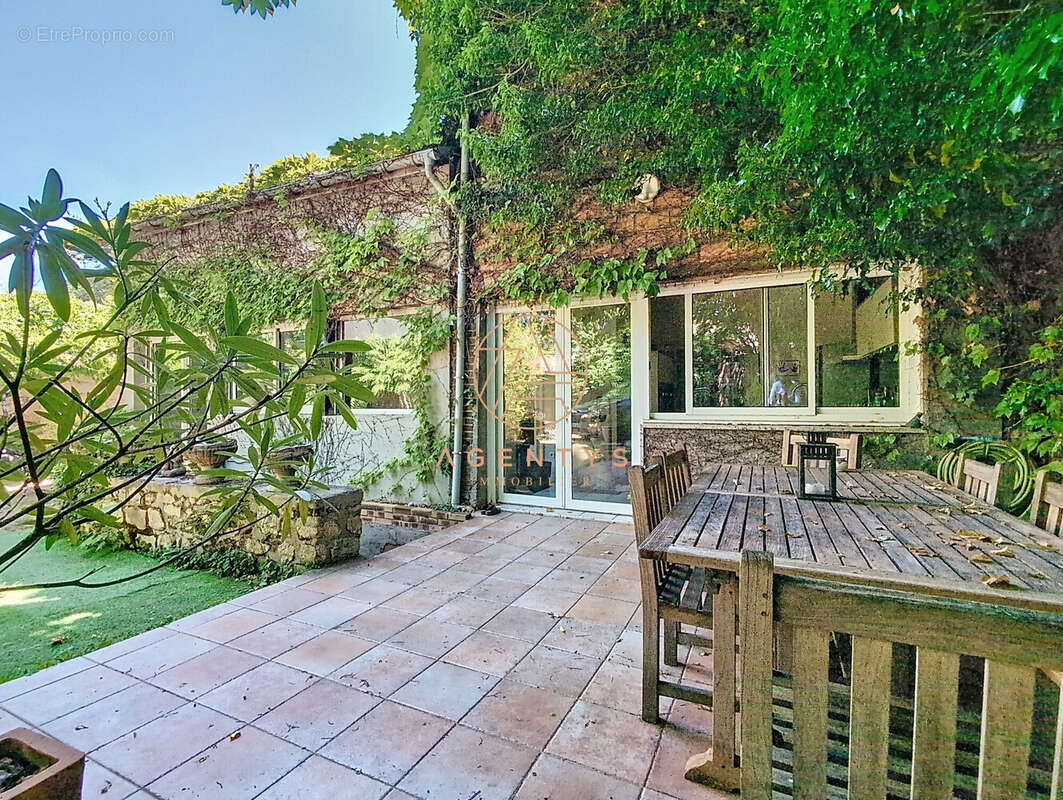 Maison à SAINT-MAUR-DES-FOSSES