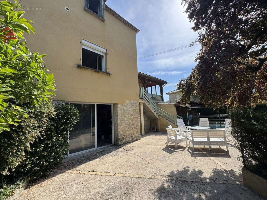 Ensemble immobilier avec maison, deux logements indépendants, atelier et piscine - photo 3