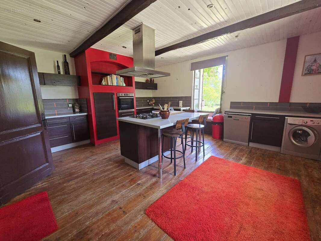 Propriété avec 2 maisons , dépendances et 1 hectare de terrain - photo 15