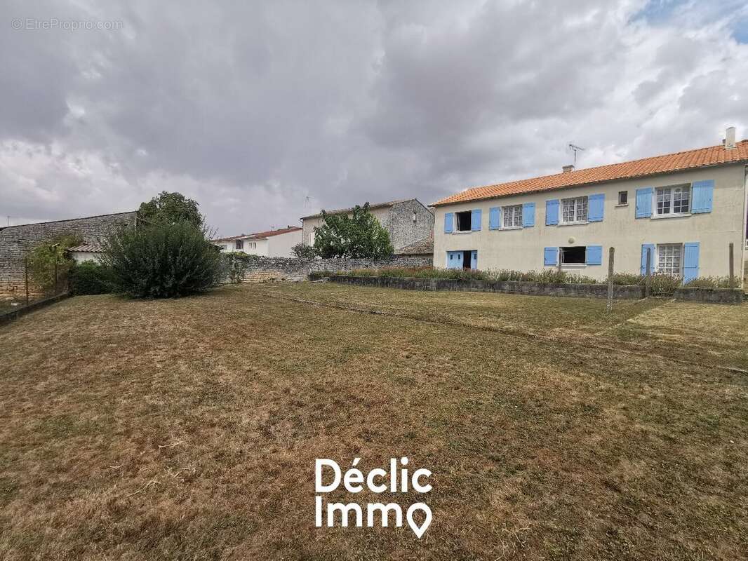 Maison familiale à Périgné  Le charme de la campagne - photo 13