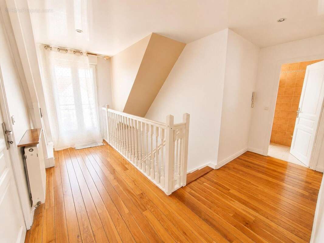 Maison 187 m² à Magny-Le-Hongre  - photo 8