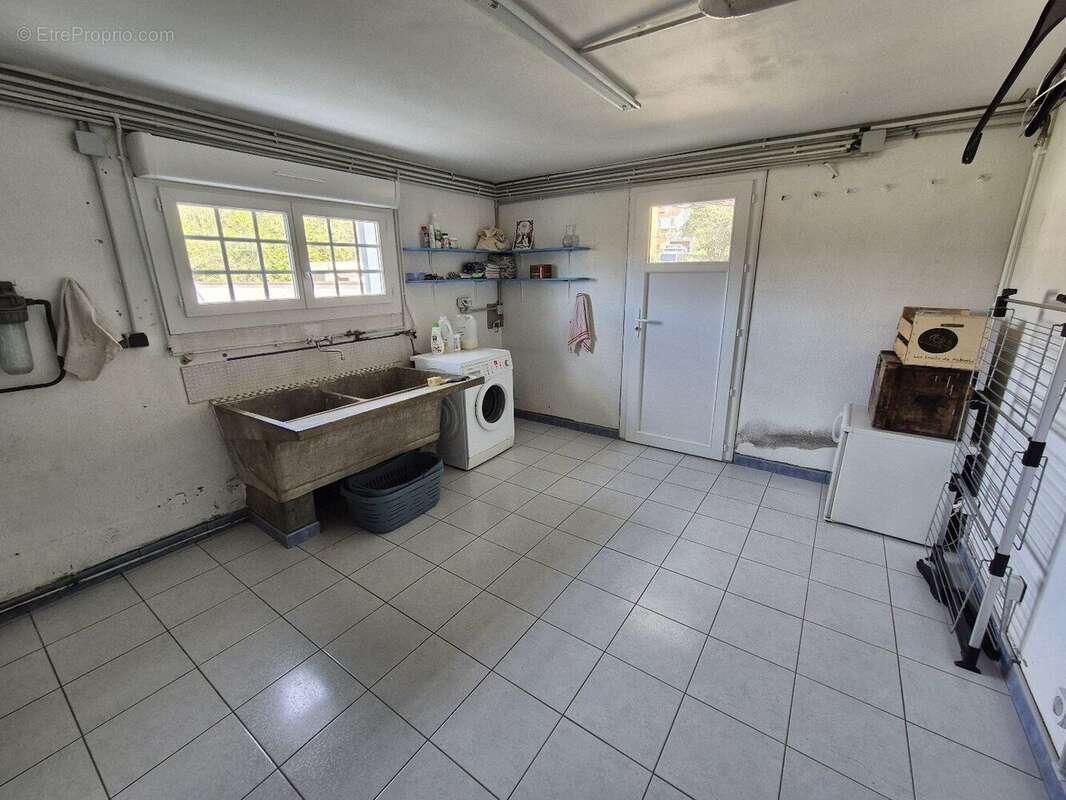 Maison avec grand jardin et garage - photo 15