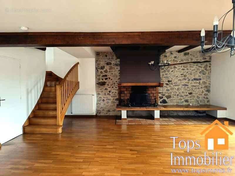 Appartement à VAILHOURLES