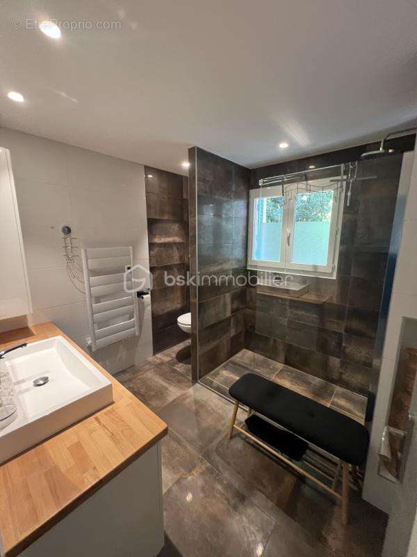 Maison à MONTELIMAR