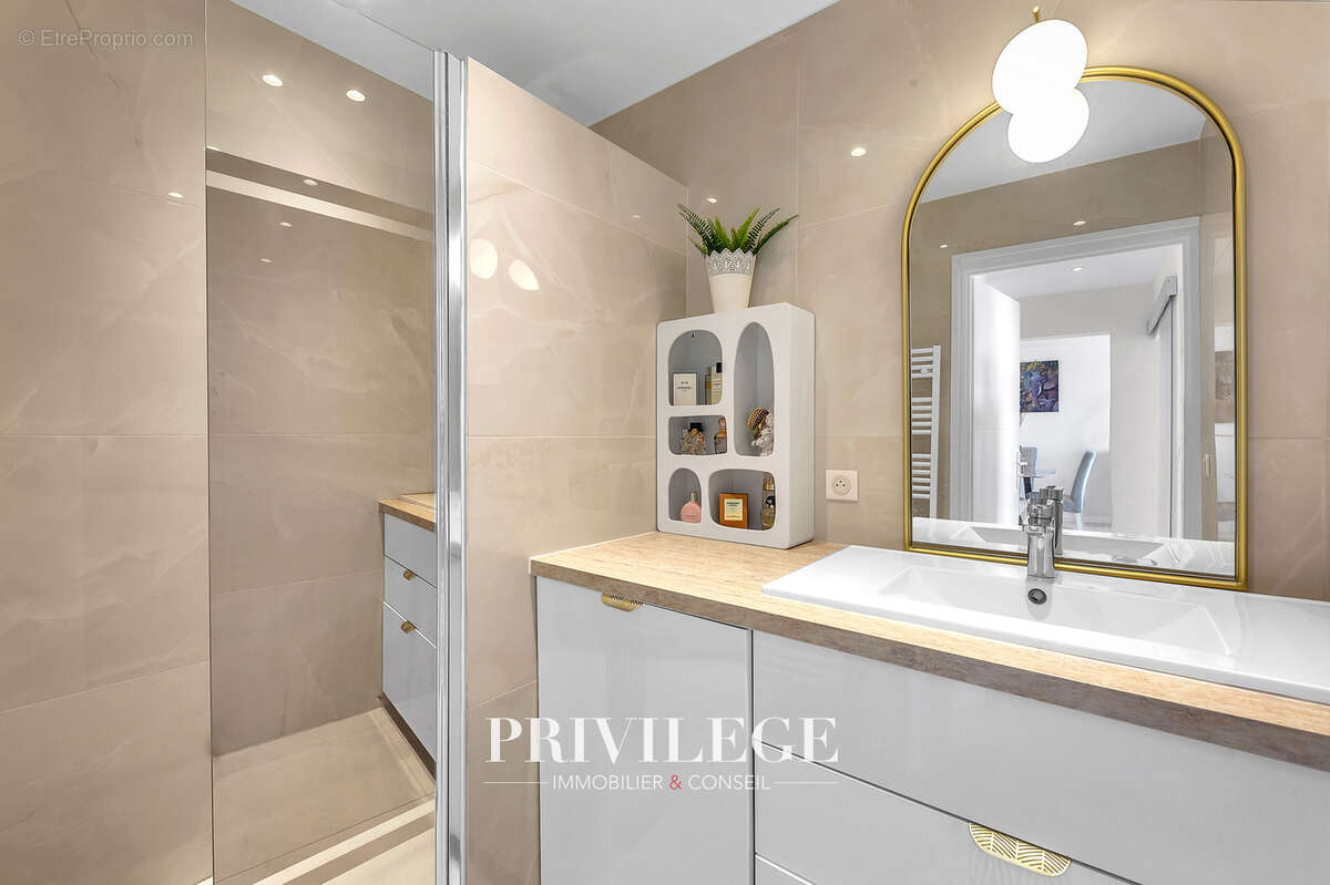 Appartement à MANDELIEU-LA-NAPOULE