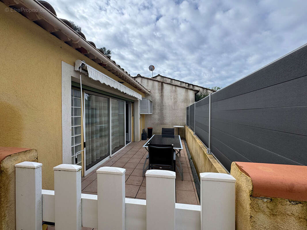 Maison à SAINT-CYR-SUR-MER