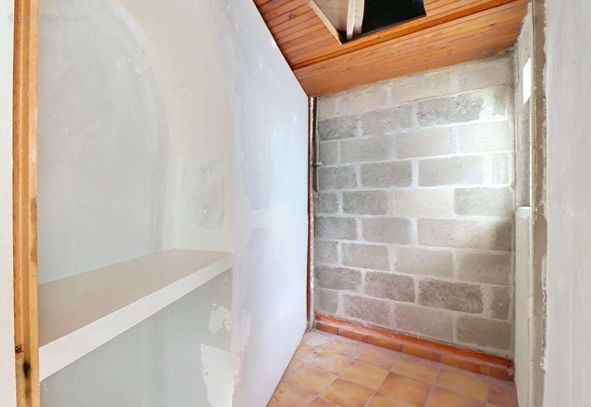 Jonzac centre – Immeuble 145 m² à rénover – Entre Place du Marché et Mairie - photo 14