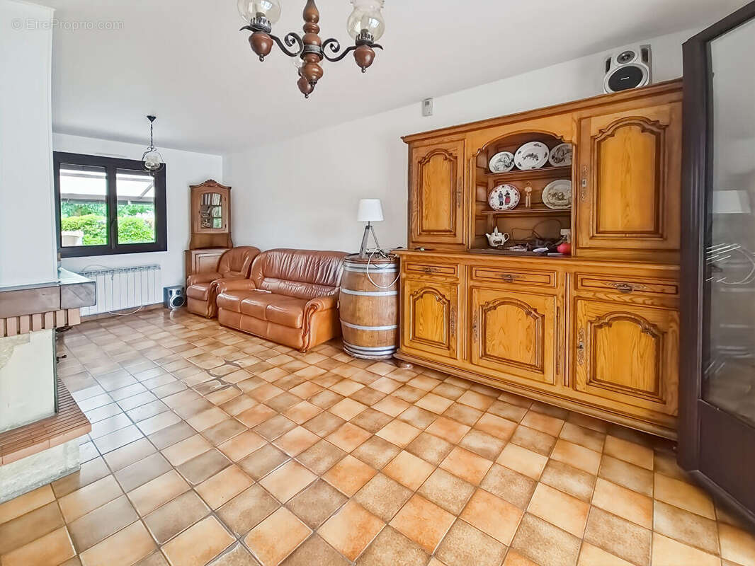 Villenave d ornon-Vieux-Bourg-T5-(3 Chambres+1 bureau ) Garage-Dépendance-Terrain - photo 5