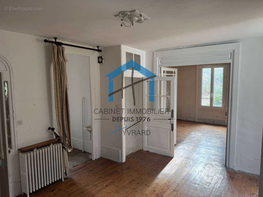 Maison bourgeoise de 190 m2 sur 760 m2 de terrain - photo 6