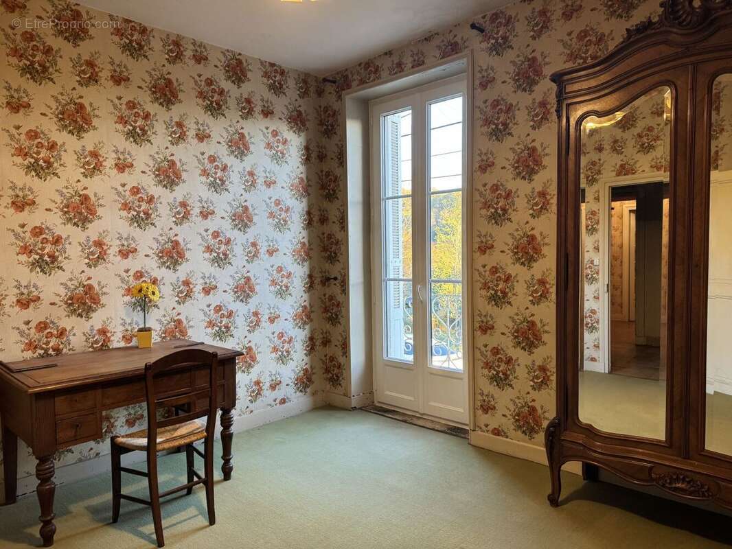 Bureau - Maison à SAINT-CYPRIEN