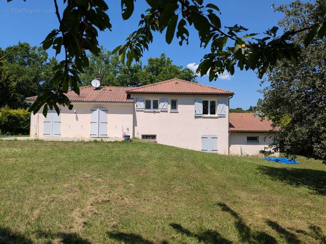Maison 151 m² à Saillat-Sur-Vienne  - photo 2