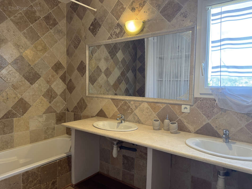 Maison à CARQUEIRANNE