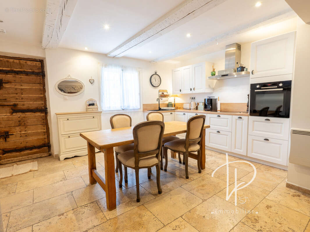 Maison à LA FARE-LES-OLIVIERS