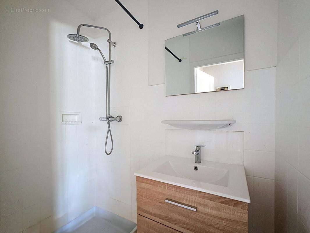 Appartement à BONNE