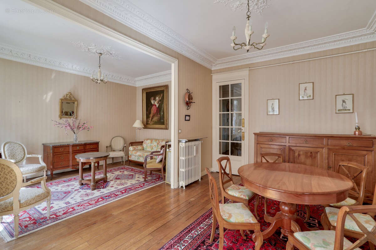 Appartement à PARIS-15E