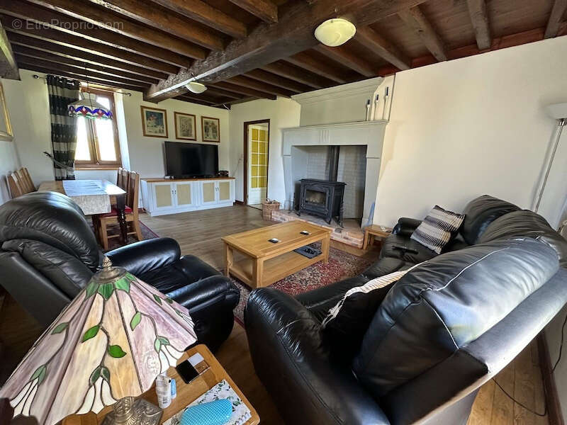 Maison à NANTEUIL-AURIAC-DE-BOURZAC