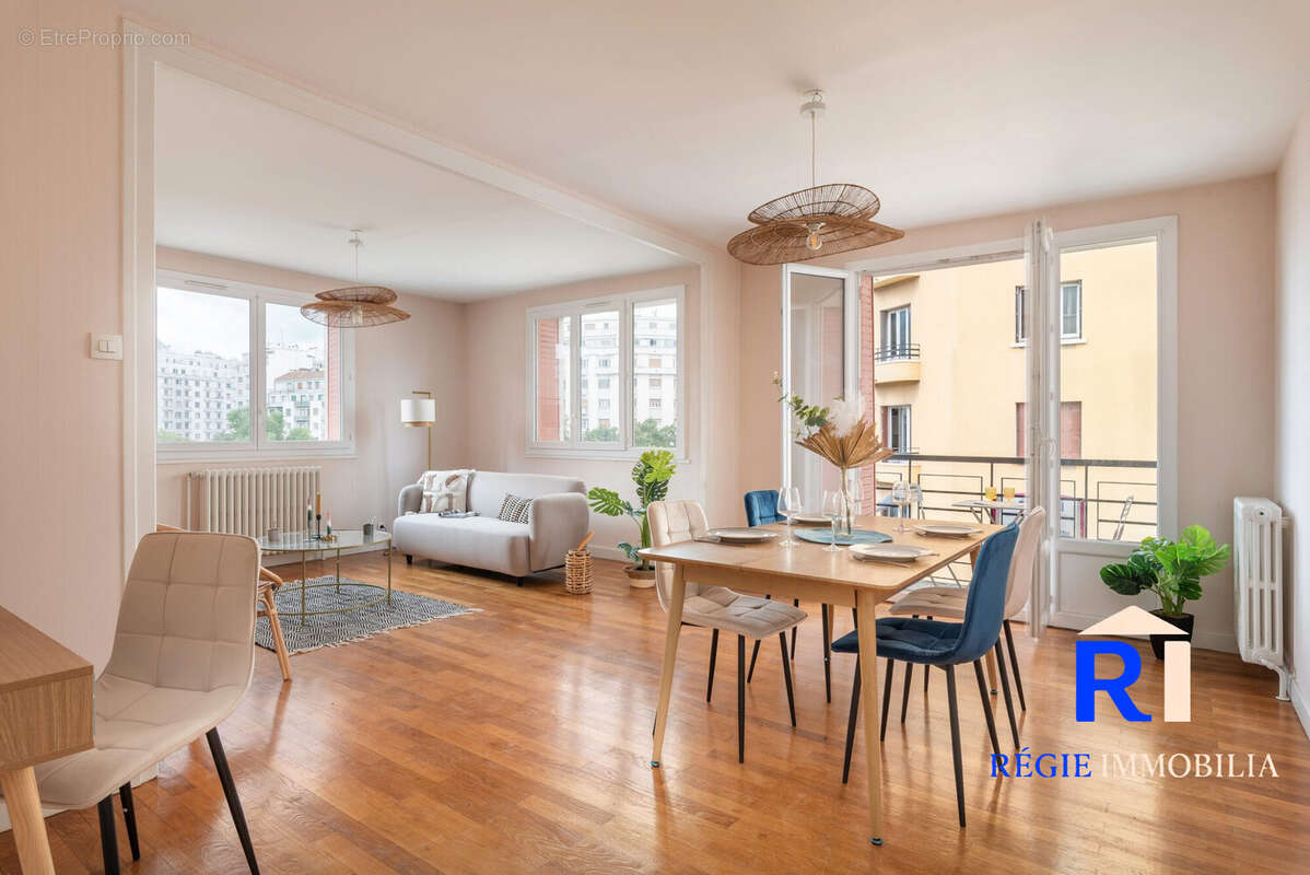 Sejour double avec balcon - Appartement à GRENOBLE