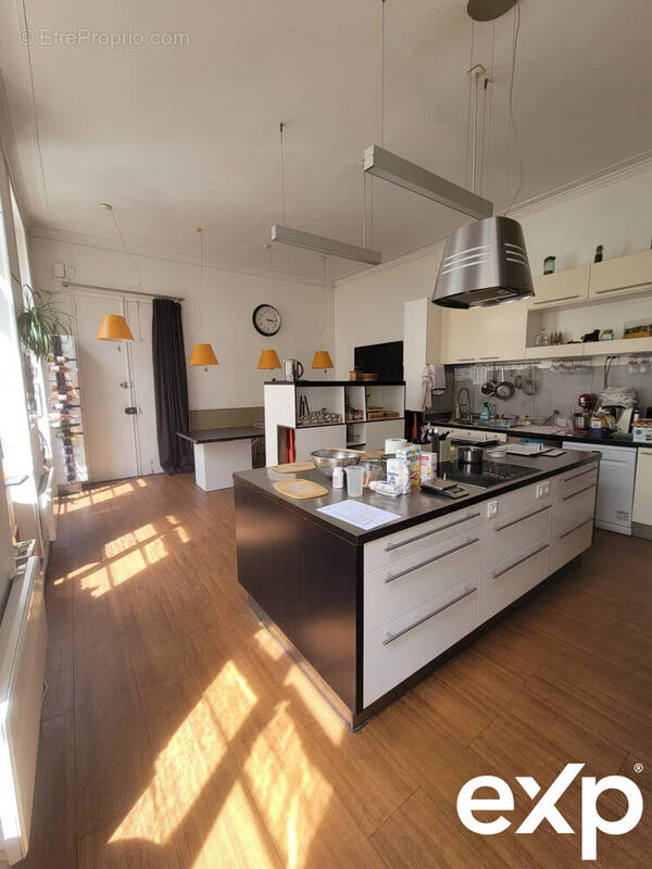 Commerce à PARIS-2E