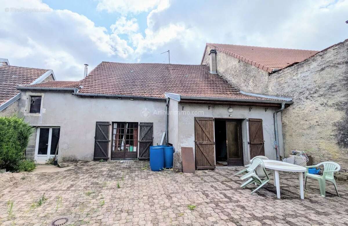 Maison à NEUFCHATEAU