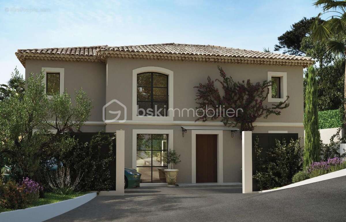 Terrain à MOUGINS