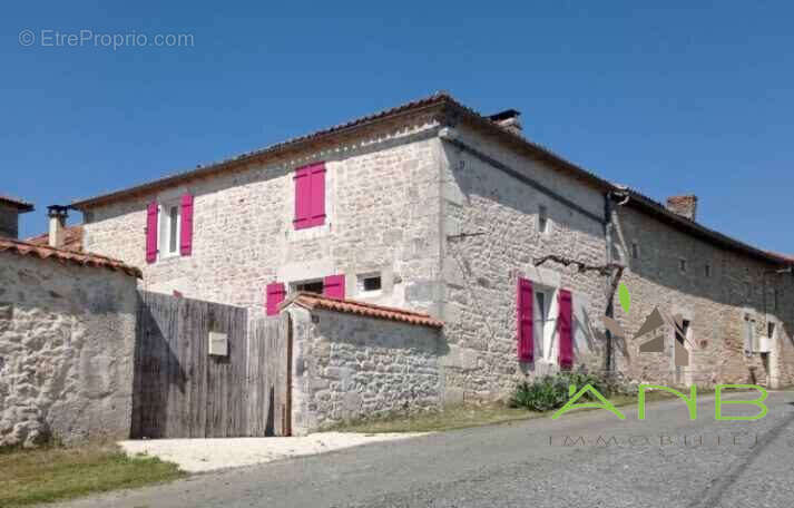 Maison à VARAIGNES