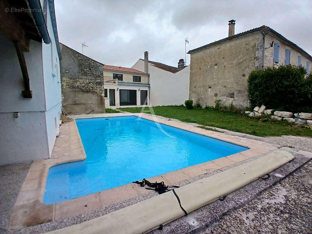 Maison Saint Hilaire De Villefranche 8 pièce(s) 190.34 m2 Description du bien - photo 9