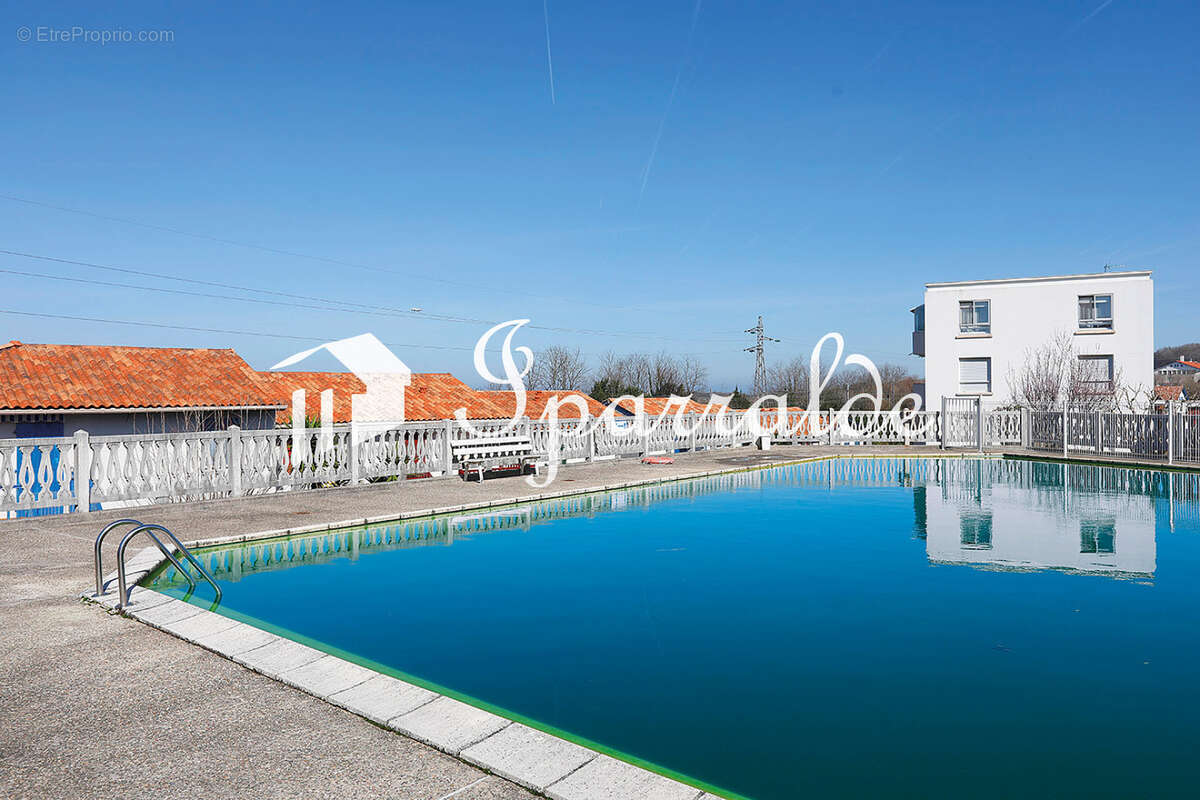À 5 minutes à pied de la Plage d´Hendaye (64)   Grand T2 entièrement rénové, prêt à vivre ! - photo 33