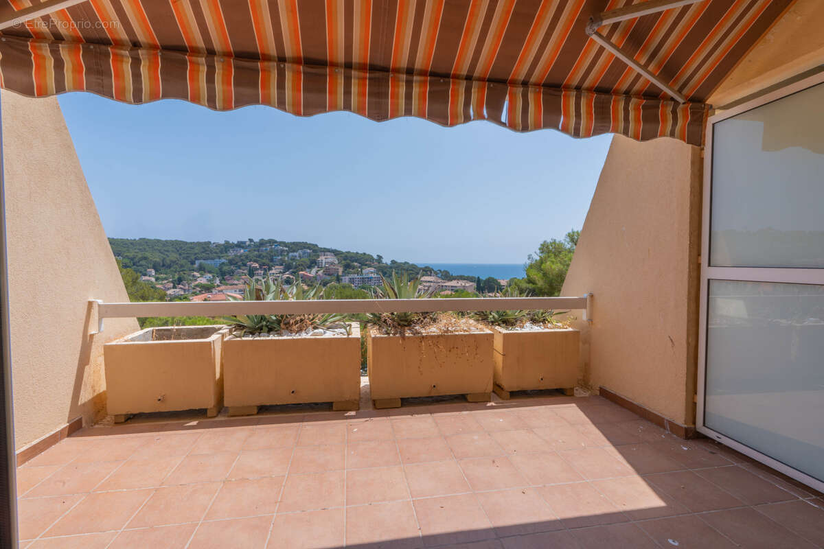 Saint-Mandrier-sur-Mer Appartement 2 pièces avec vue mer, terrasse, parking et cave - photo 2