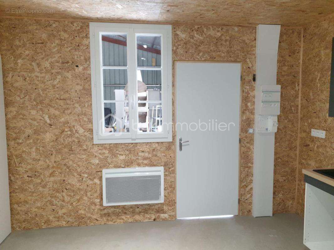 Commerce à COURLON-SUR-YONNE