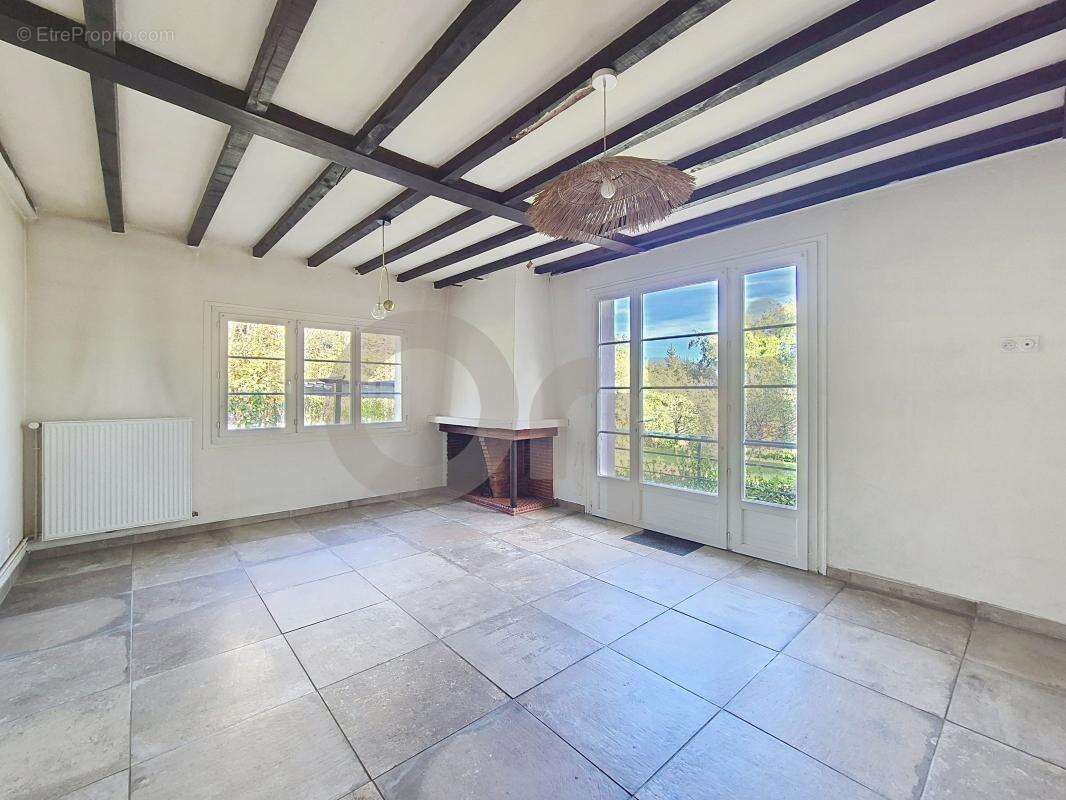 Maison à TERRASSON-LAVILLEDIEU