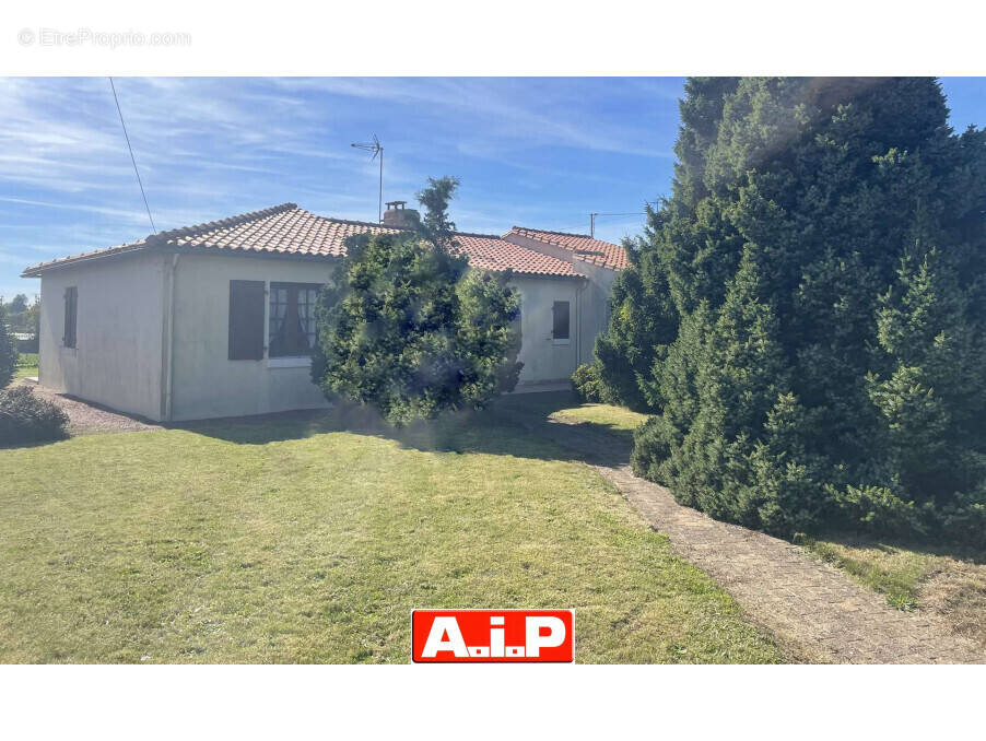 Maison à SAINT-PIERRE-DU-CHEMIN