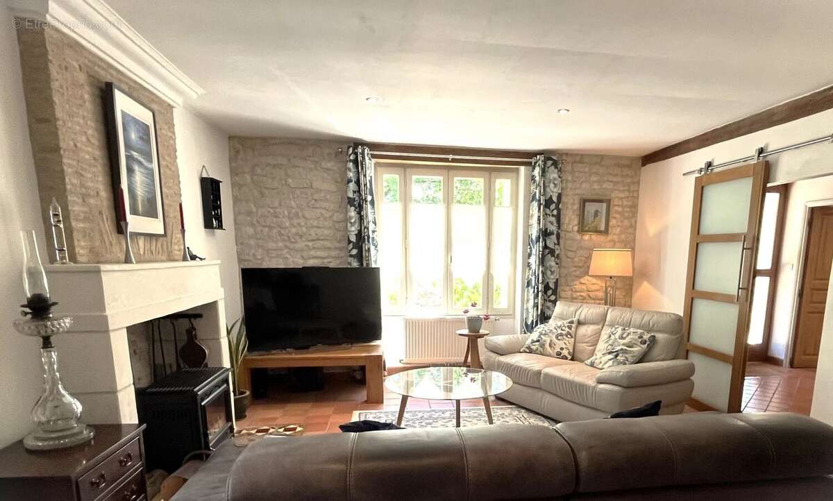 Maison à SAINT-LAURENT-DES-COMBES