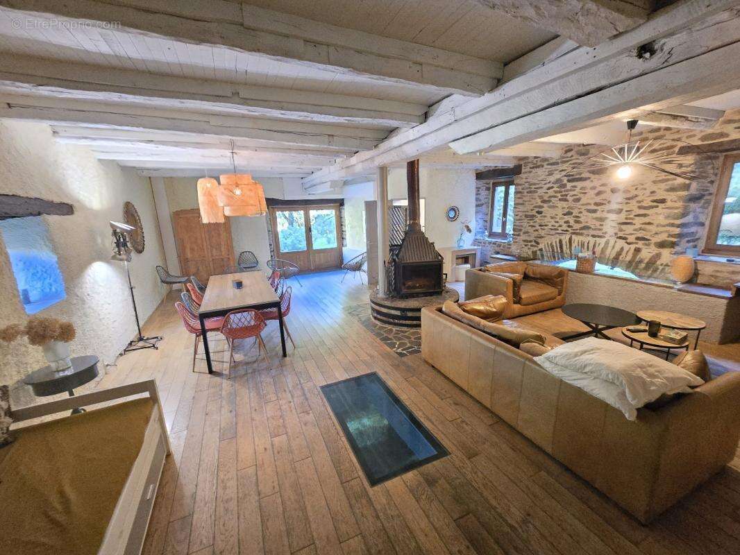 Maison à LUC-LA-PRIMAUBE