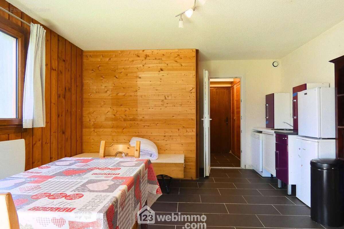 Un appartement fonctionnel avec un beau potentiel.